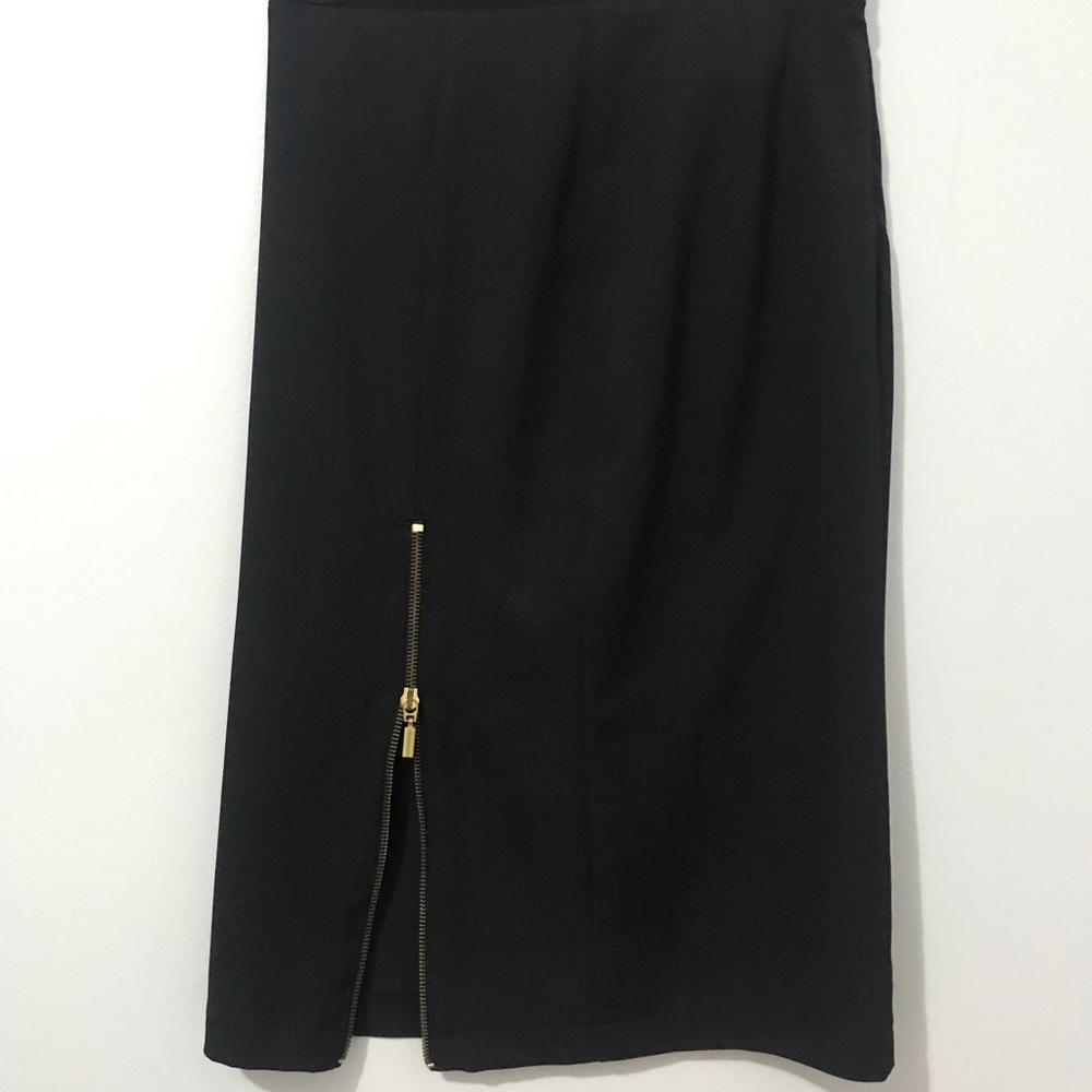 Black tight midi skirt with zipper on the side